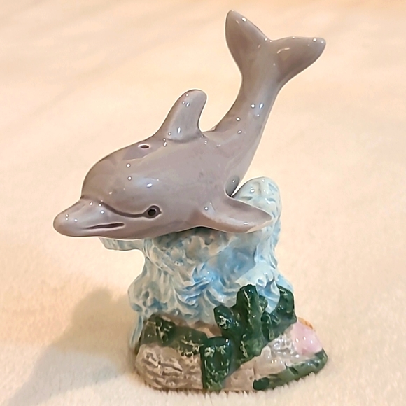 Ocean & 🐬  Dolpbin Salt🧂  & Pepper Shakers 🐬 - Picture 2 of 12